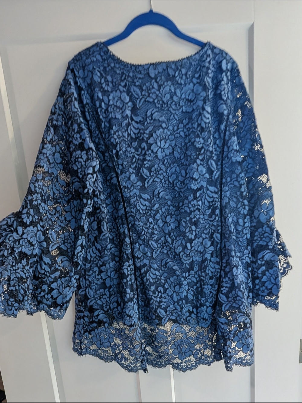 NWOT Isaac Mizrahi Live Plus Size Blue Lace Bell Sleeve Blouse - 1X - Picture 3 of 4